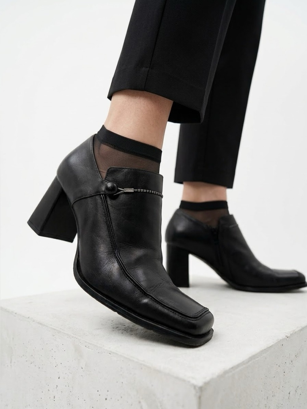 VIntage Bocci 90s / Y2K Black Leather Square Toe Heel Loafers - US 7 (37.5)